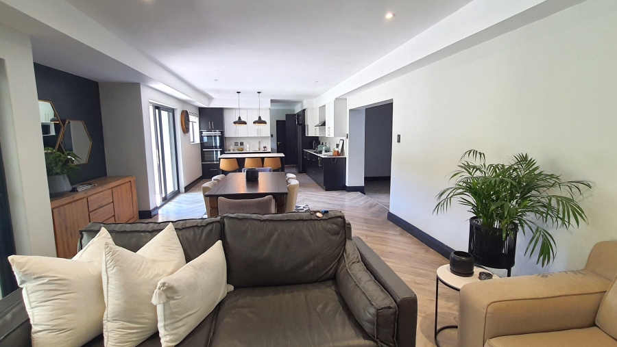 5 Bedroom Property for Sale in Theescombe Eastern Cape